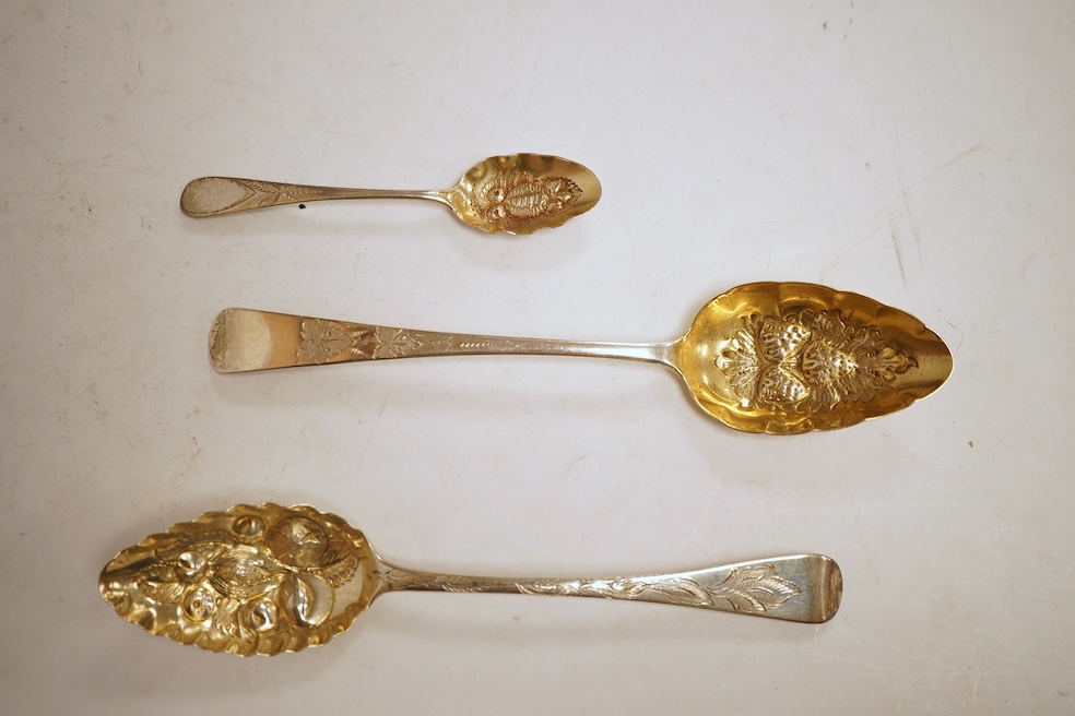 Three George III silver berry spoons, comprising a teaspoon and two Old English pattern tablespoons, one by Parsons & Goss, Exeter, 1807, 22.8cm, 4.2oz.
